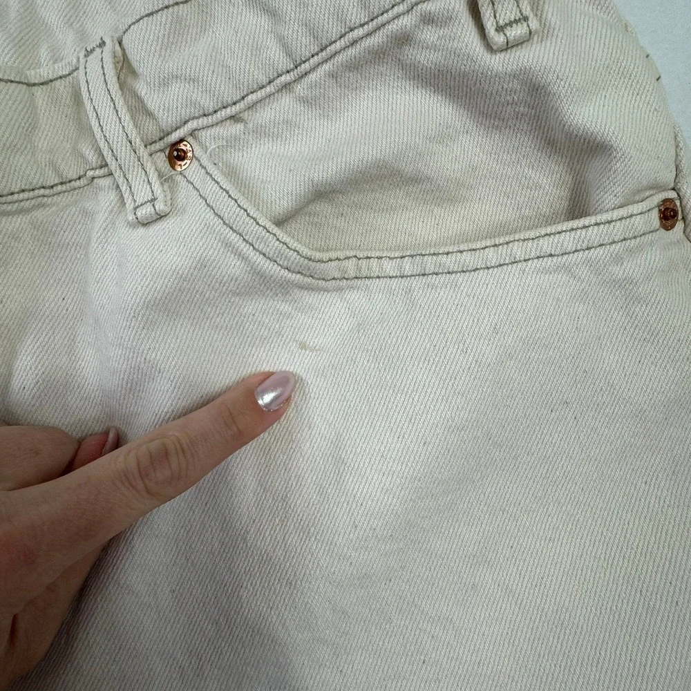 Vintage Levis 560 Loose Fit Tapered Leg Jeans Cream Orange Tab Made in USA 38x30